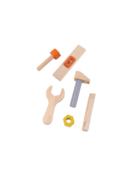 cinturón de juguete con herramientas de madera