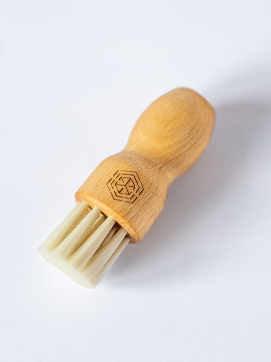 Brush for deep face cleansing