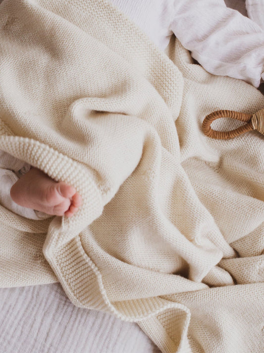Suave manta para bebé hecha de lana orgánica.