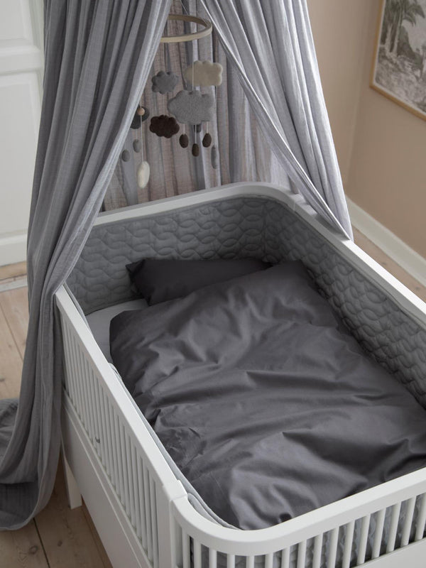 Quilted baby bumper grey