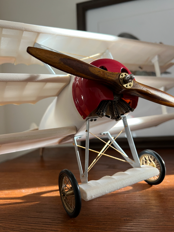 modello di aereo d'epoca triplane