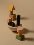 Un conjunto de bloques de equilibrio de madera.