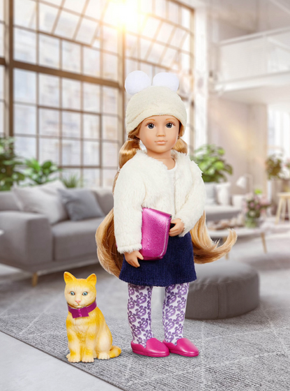 Una piccola bambola con un animale domestico
