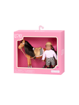 Una piccola bambola fantino con un cavallo chanda & cinnamon