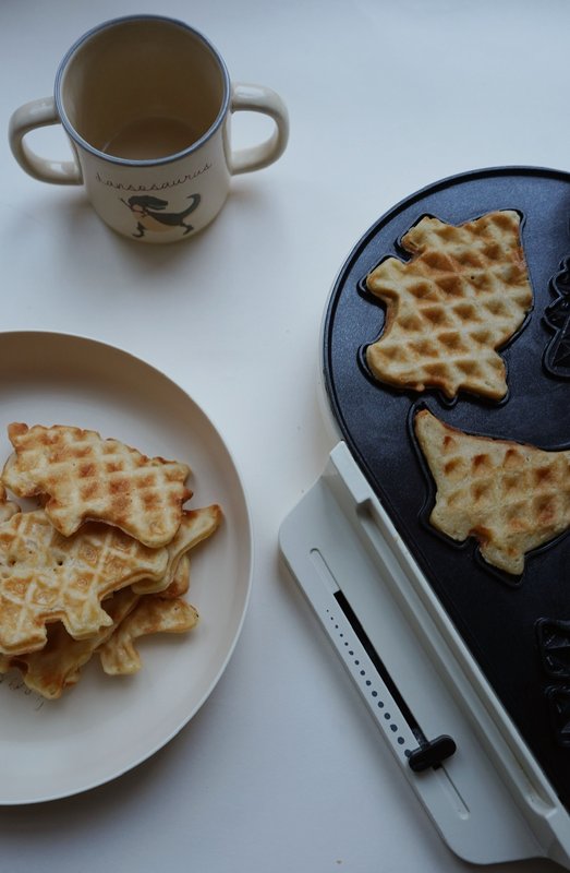 Dinosaur shaped waffle maker dino