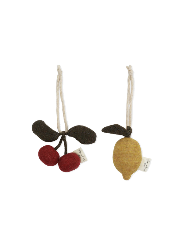 A set of sensory pendants cherry/lemon