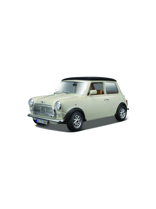 Un gran modelo metálico de un coche Mini Cooper.
