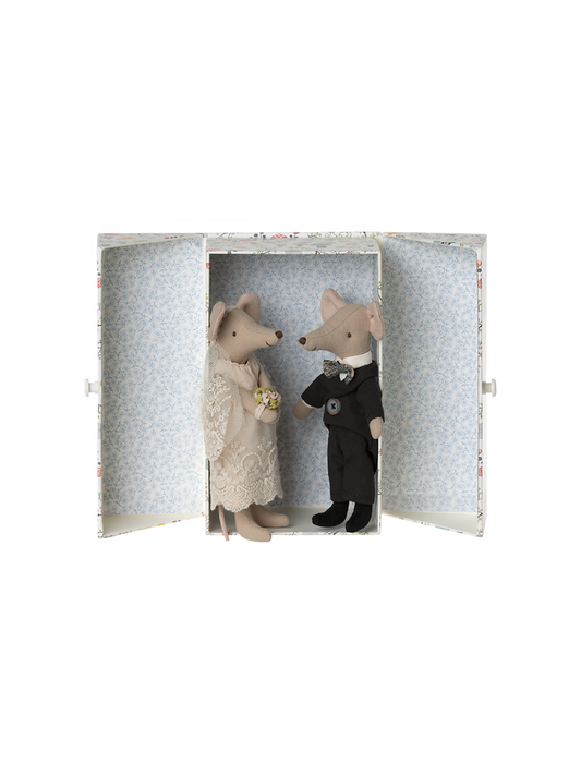 Wedding mice couple