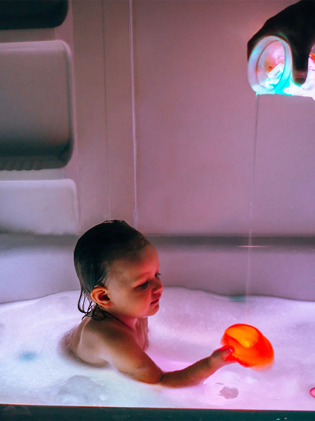 Sensory water play Light-up cubes