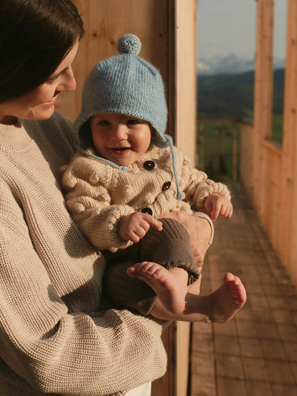 Gorro bebé de lana merino con pompón