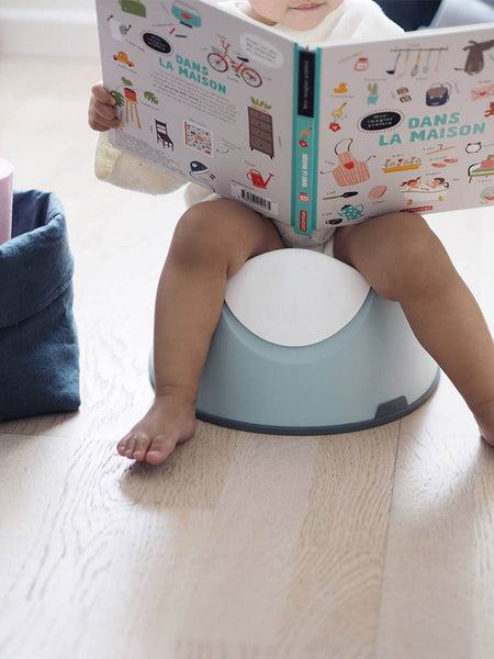 Potty with backrest and removable insert