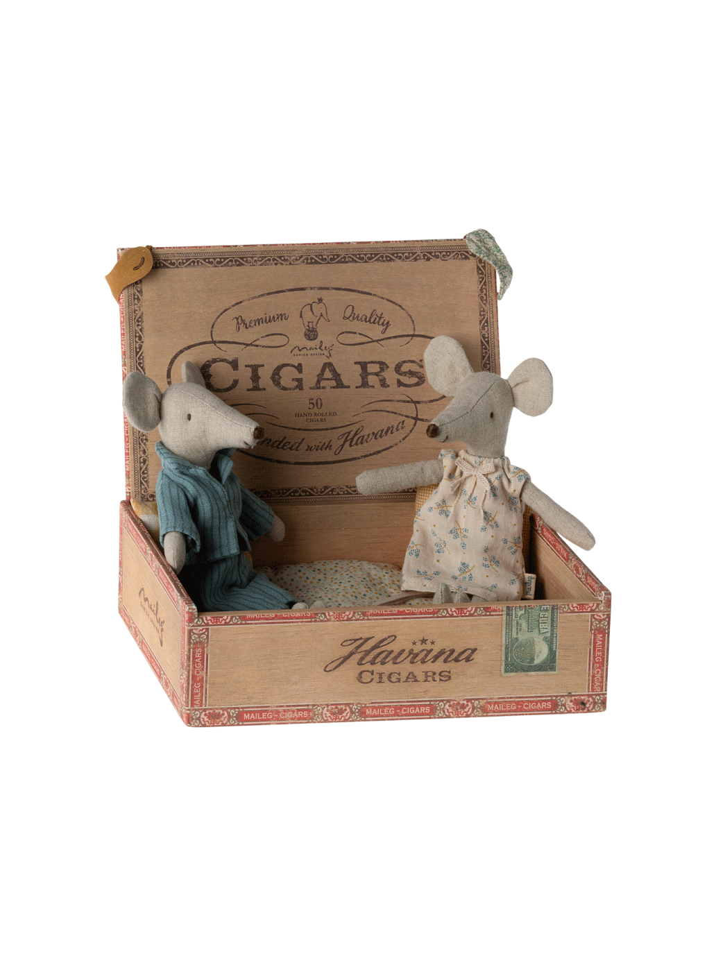 mom and dad a mouse in a cigar box