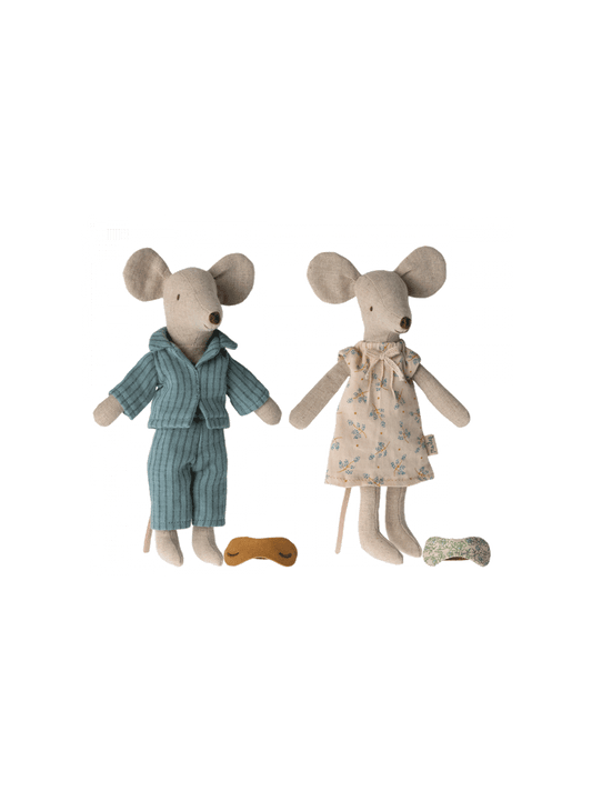 mom and dad a mouse in a cigar box