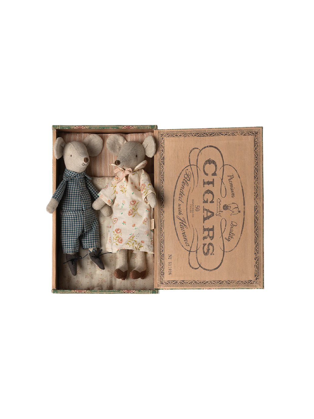 Grandma & grandpa mouse in cigar box