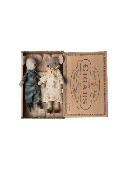 Grandma & grandpa mouse in cigar box