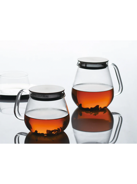 Glass kettle with tea strainer