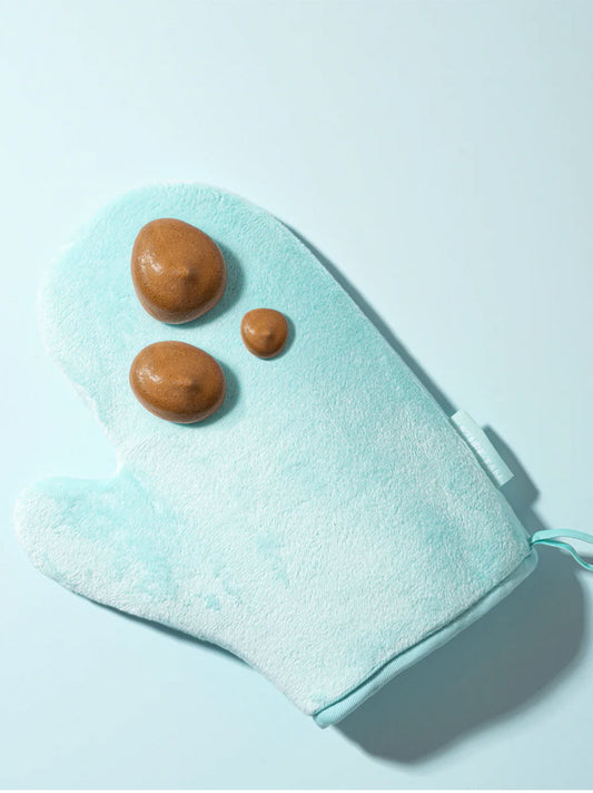 Anti-scratch glove for applying self-tanning products