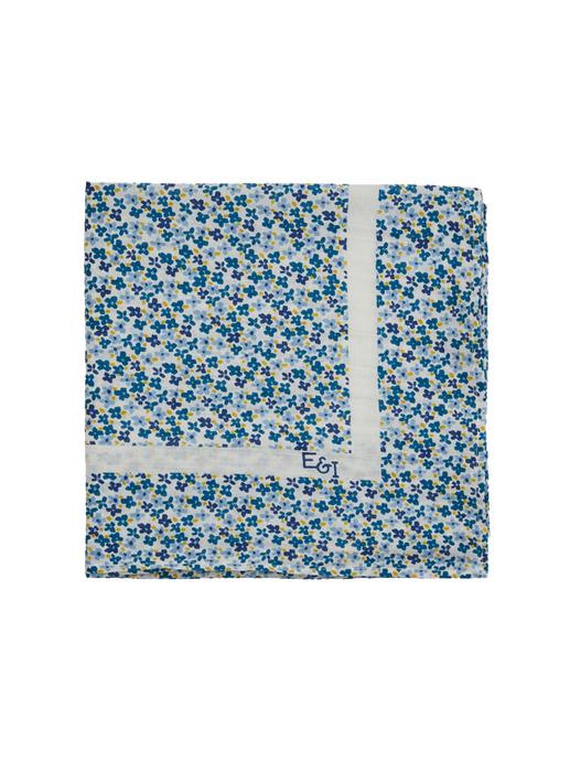 Cotton scarf with a print fleur bleue