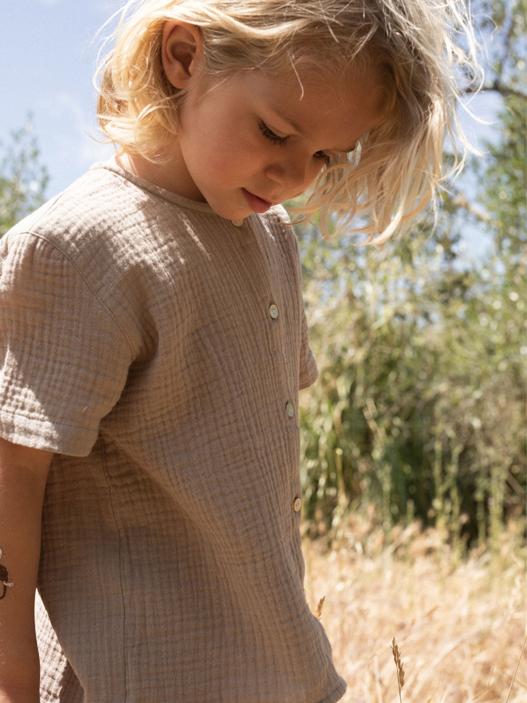 Olive short-sleeved muslin shirt