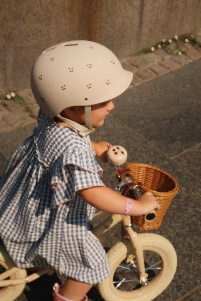 Bicicletta senza pedali con cestino