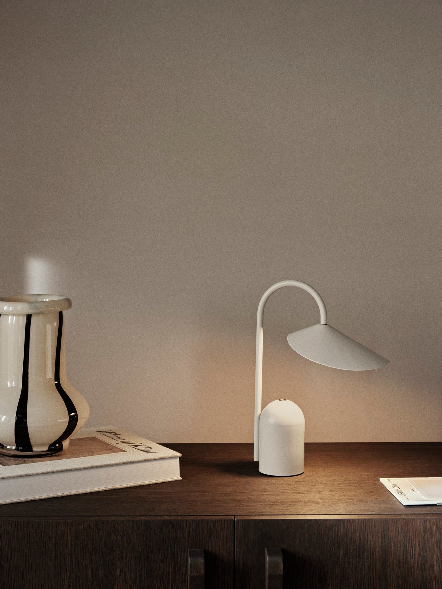 Arum portable lamp