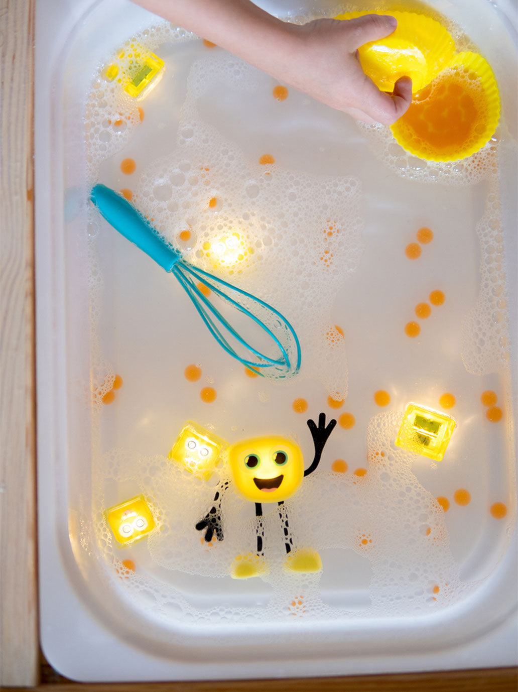 Sensory water play Light-up cubes