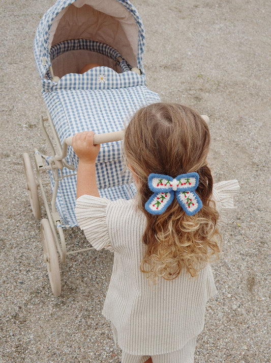 Fermaglio per capelli con fiocco all'uncinetto