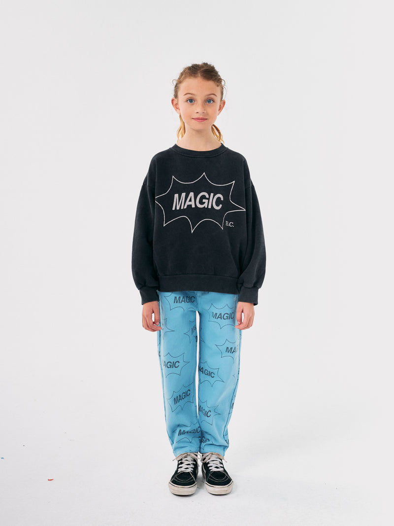 Pantalones holgados de mezclilla con magia por todas partes