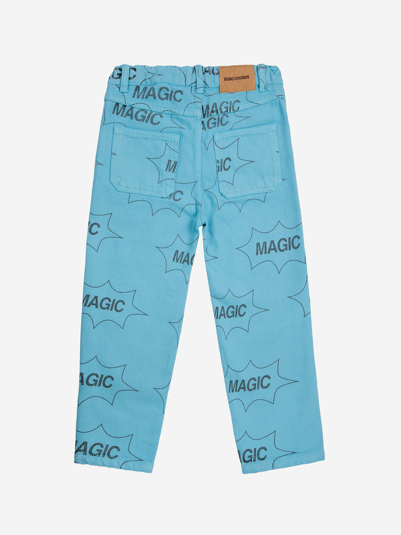 Pantalones holgados de mezclilla con magia por todas partes