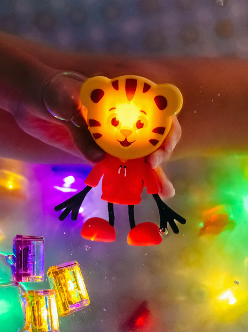 Cubi sensoriali luminosi con Daniel Tiger