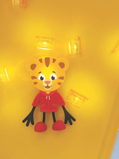 Cubos sensoriales luminosos con Daniel Tiger