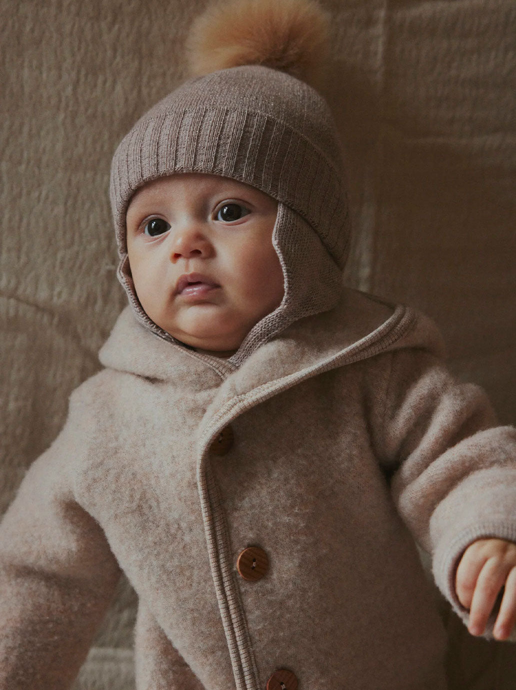 Gorro de lana de punto con pompón de alpaca