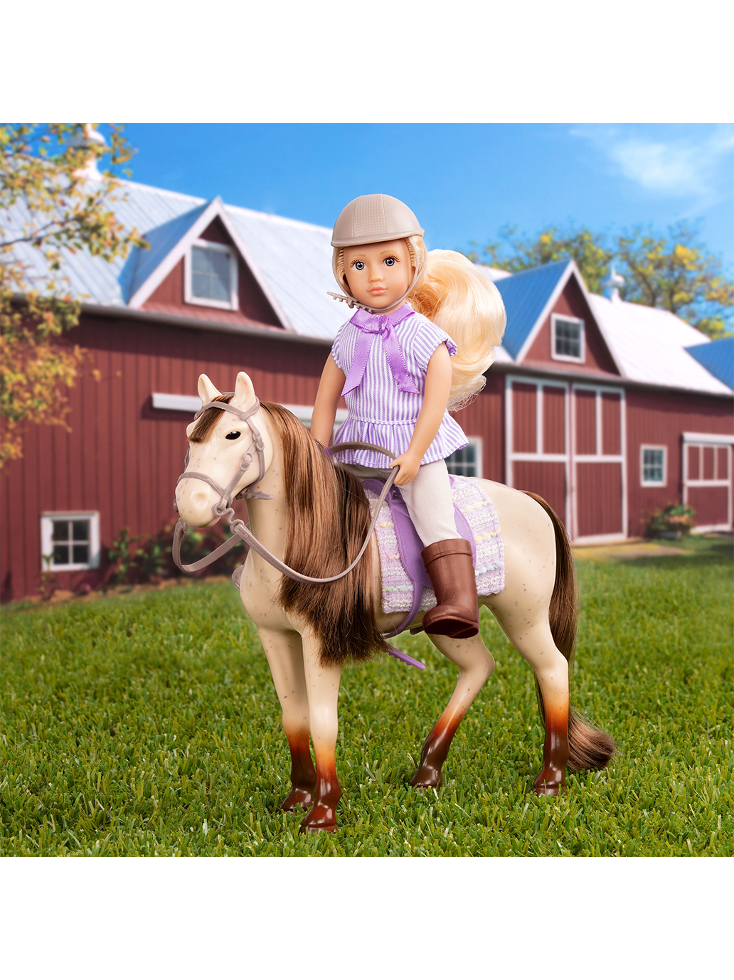 Una piccola bambola fantino con un cavallo