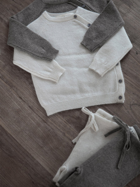 Elegant cashmere baby clothes set
